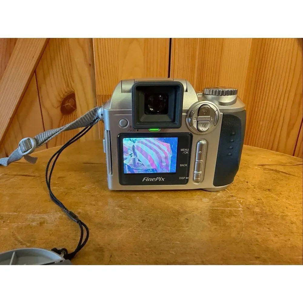Fujifilm FinePix S Series S3000 3.2MP Digital Camera Silver/Case (6717)